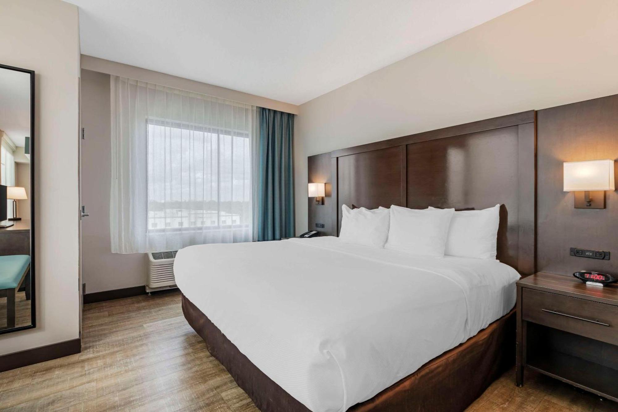 Comfort Inn & Suites Miami International Airport ميامي سبرينغز المظهر الخارجي الصورة