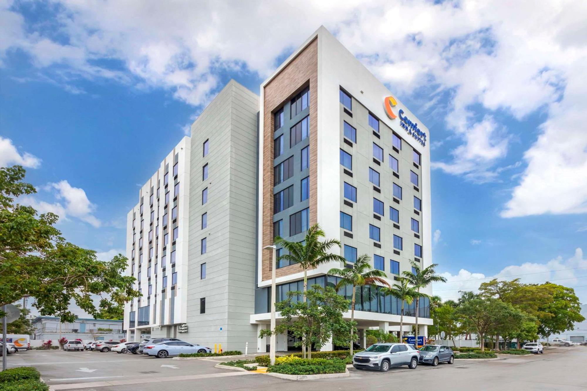Comfort Inn & Suites Miami International Airport ميامي سبرينغز المظهر الخارجي الصورة