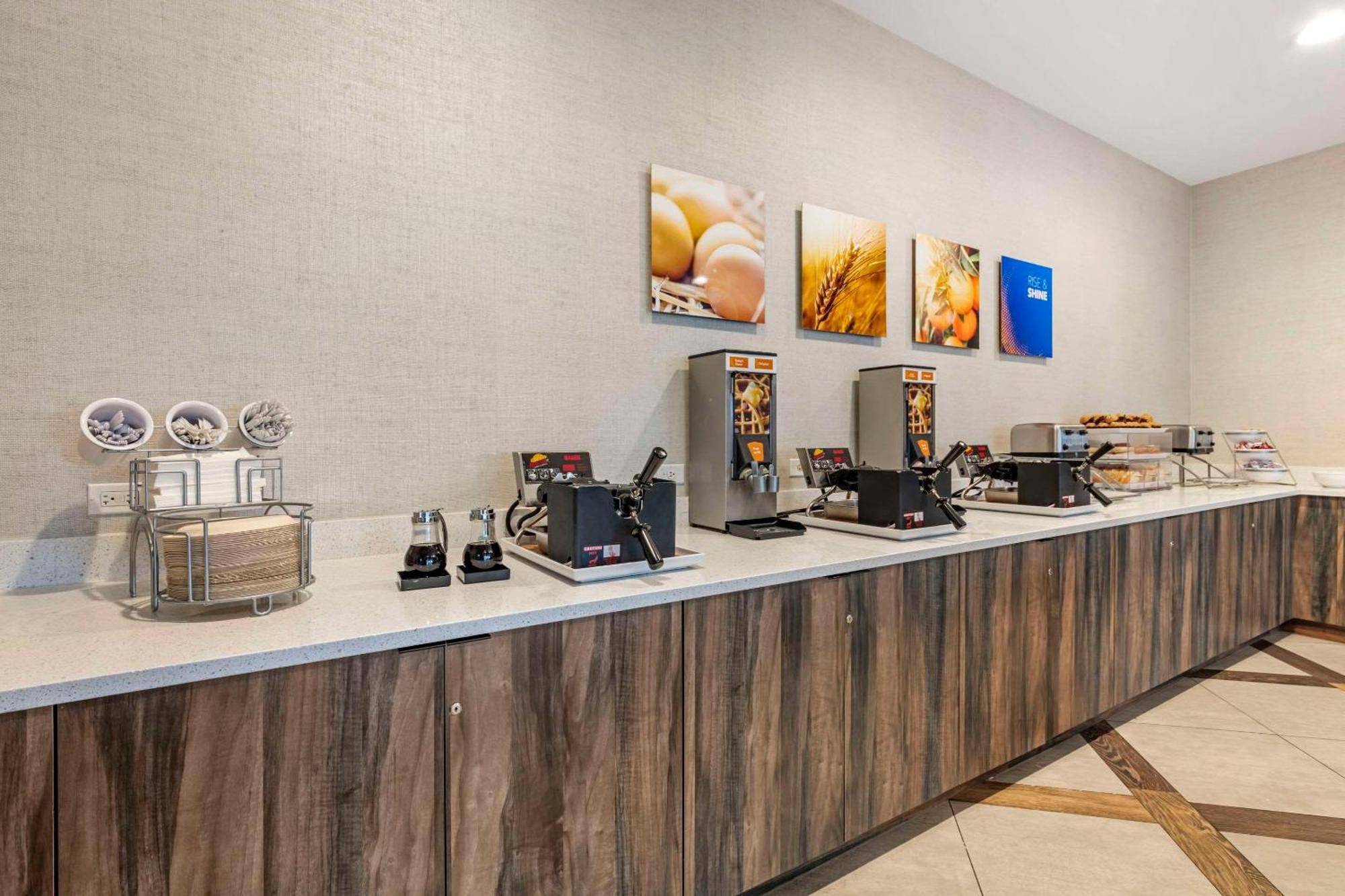 Comfort Inn & Suites Miami International Airport ميامي سبرينغز المظهر الخارجي الصورة