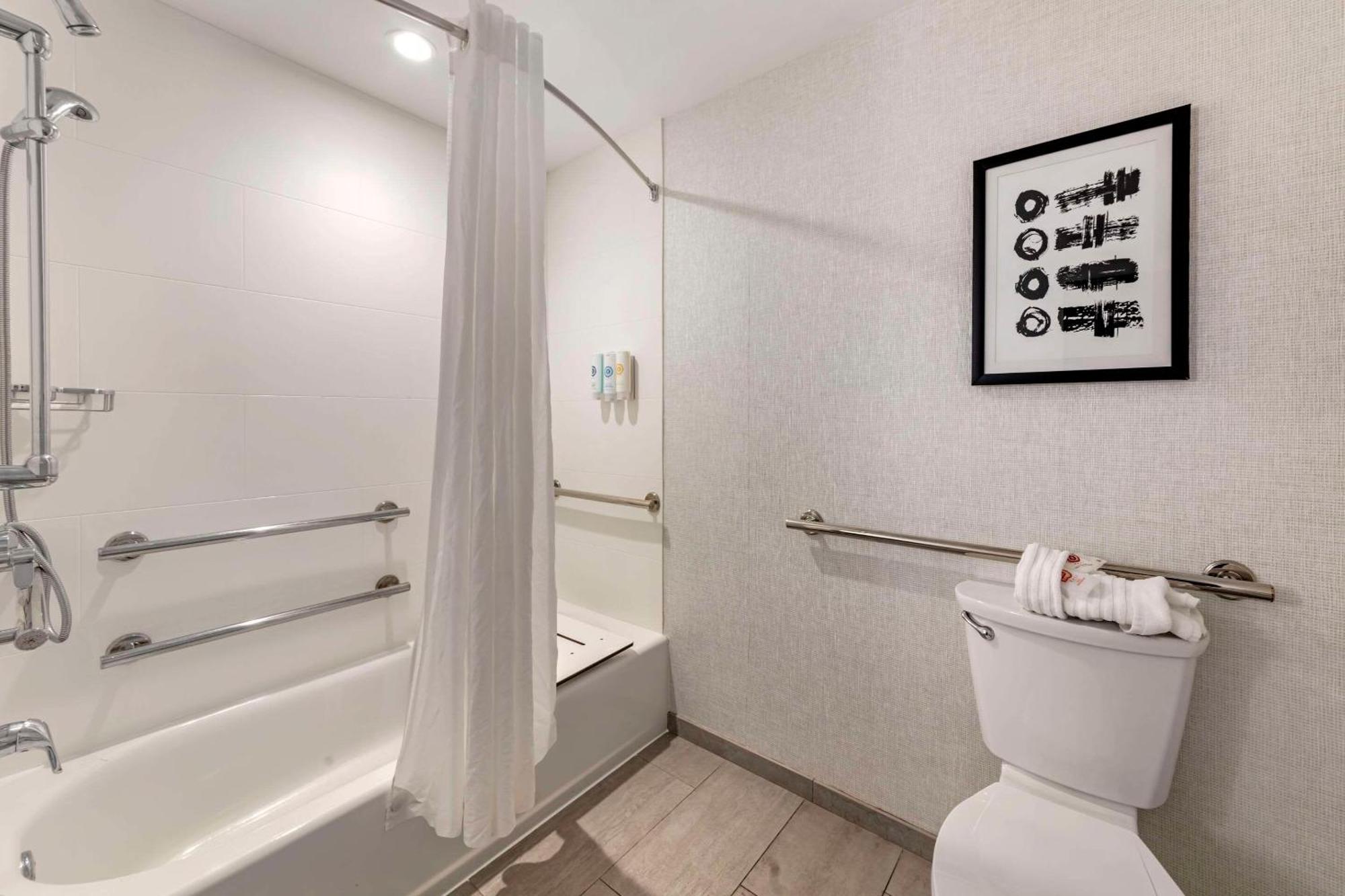 Comfort Inn & Suites Miami International Airport ميامي سبرينغز المظهر الخارجي الصورة