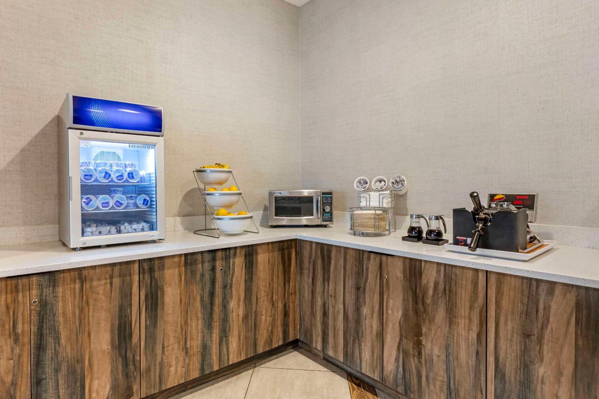 Comfort Inn & Suites Miami International Airport ميامي سبرينغز المظهر الخارجي الصورة